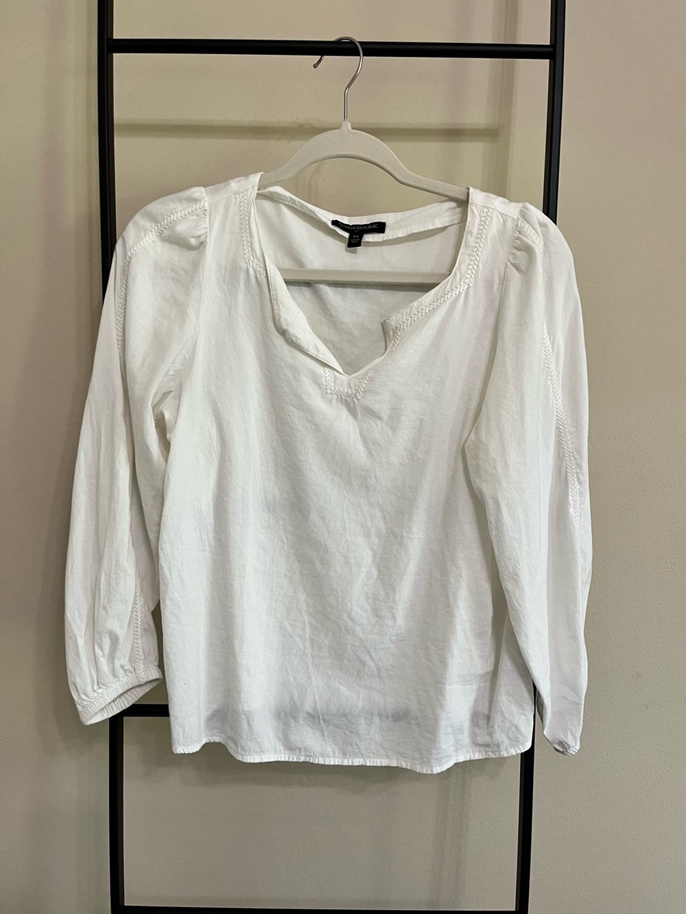 Banana Republic White Boho Embroidered V-Neck Top Sz XS - Picture 2 of 11